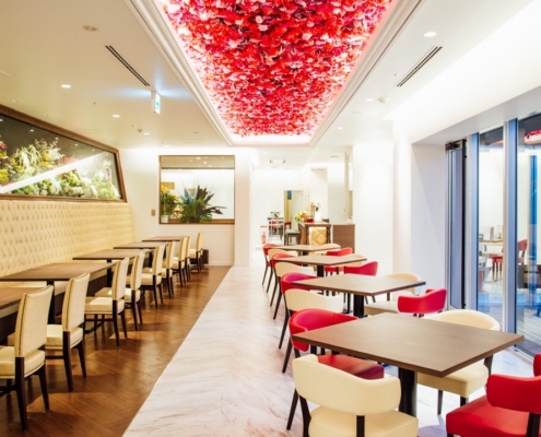 煌びやかなフラワーロード