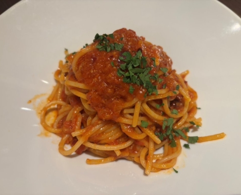 ピリ辛トマトソースのアラビアータ スパゲットーニ|飯田橋ピアット