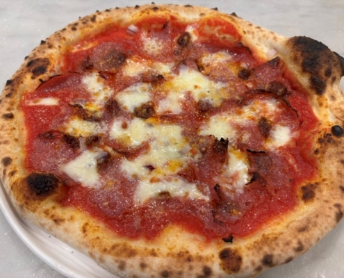 ミラノサラミとンドゥイアの辛口ピッツァ ディアボラカラブレーゼ|飯田橋ピアット