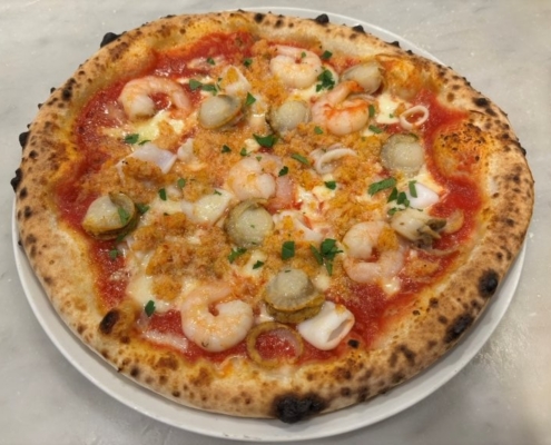 ズワイガニやエビ・ホタテを使用したフルッティディマーレピッツァ|飯田橋ピアット